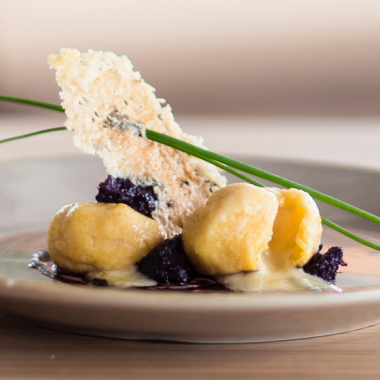 Bildmotiv für CAMBOZOLA polenta gnocchi with radicchio jam
