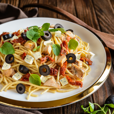 Bildmotiv für NL-BE // Dreifarbiger Pastasalat mit getrockneten  Tomaten und CAMBOZOLA